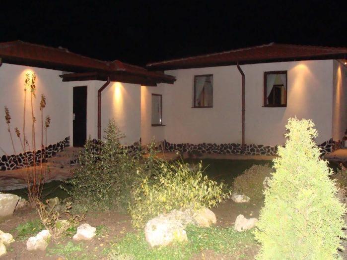 Madara Omaya Guest House Exteriér fotografie